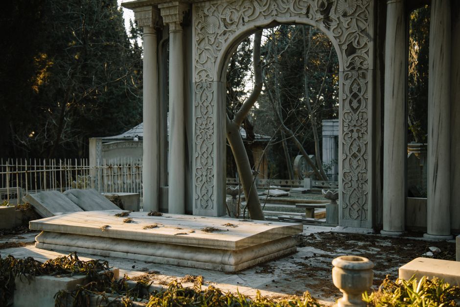 Bellu Cemetery Bucharest Eminescu tomb