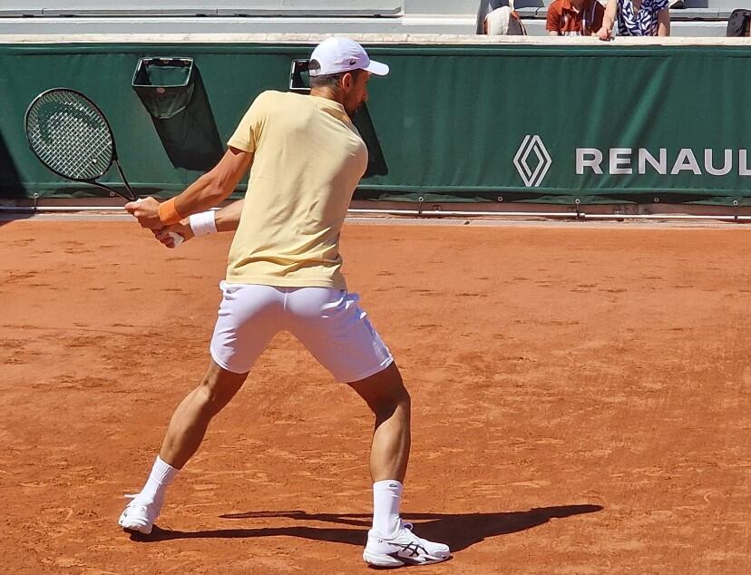 Djokovic Battles Paris Heat Ahead of Rojer Clash