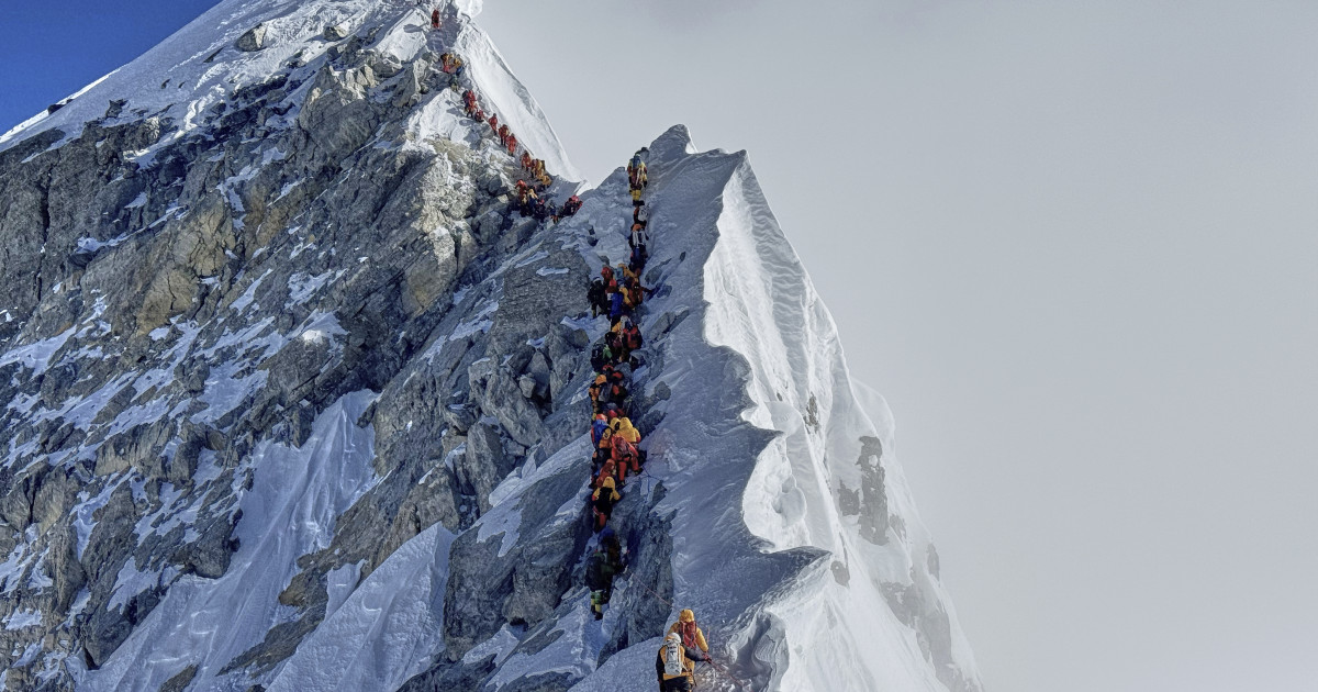 Record 274 Climbers Reach Everest Summit in a Single Day