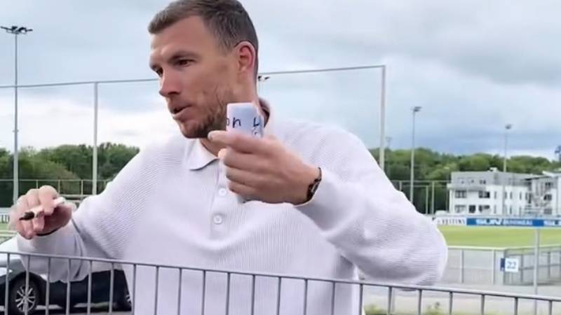 Džeko Frustrated with Overzealous Fan: "Master, You've Already Been Here Ten Times..."