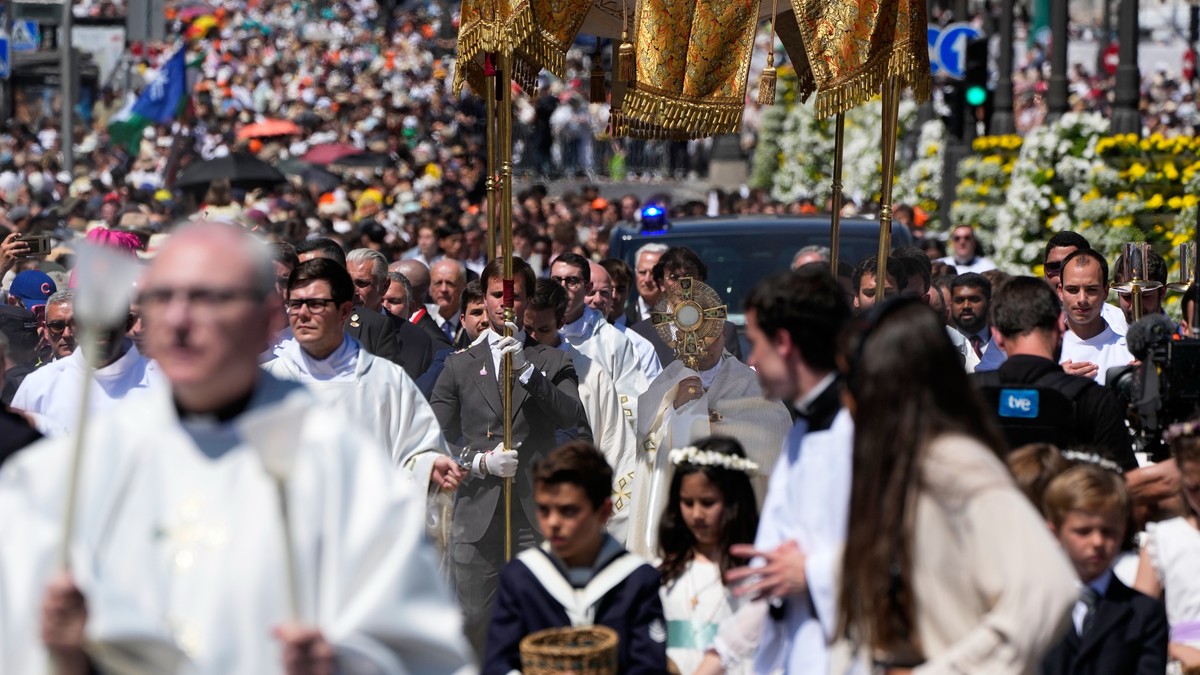 Pope Leo XIV Leads 1.2 Million at Madrid Mass Amid Floral Displays