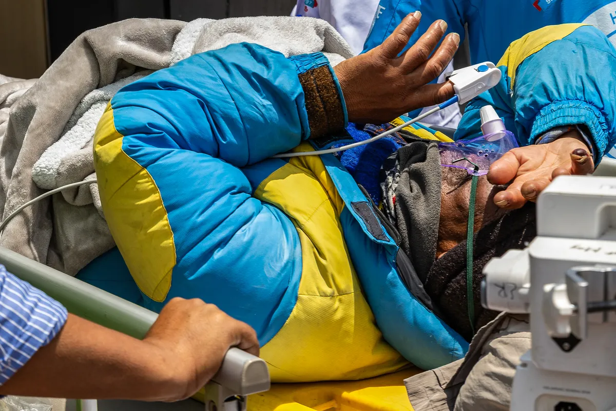 Everest Guide Survives Six-Day Ordeal Eating Chocolate and Chewing Ice