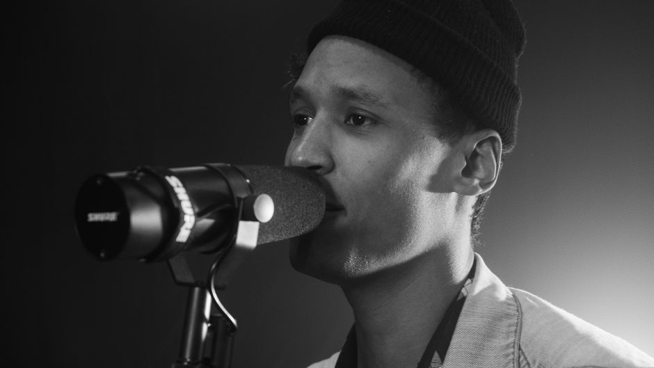 Rakim close up microphone performance London