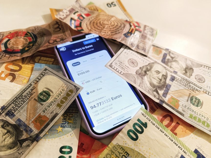 Serbian dinar banknotes and euro coins comparison