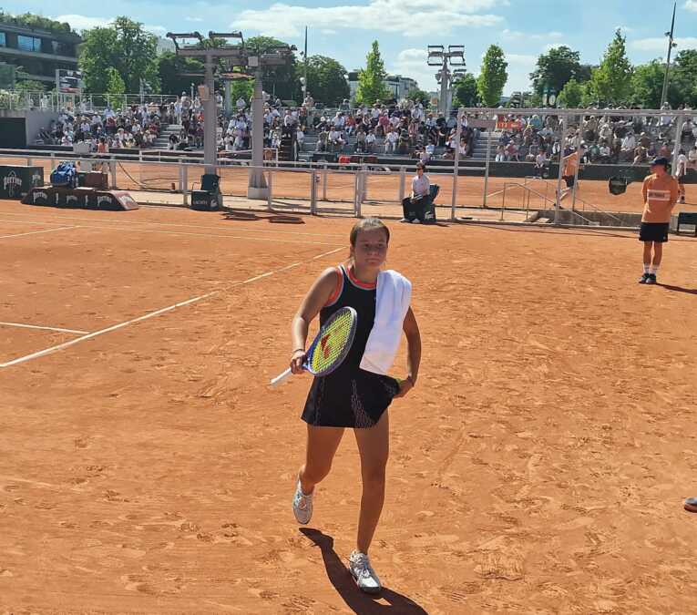 Cvetković Crushes Sanon, Roars Into Roland Garros Round of 16