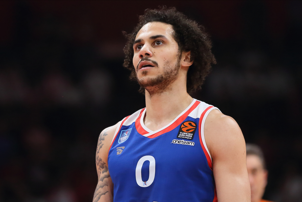 Larkin Lifts Efes to Turkish Playoffs Semis