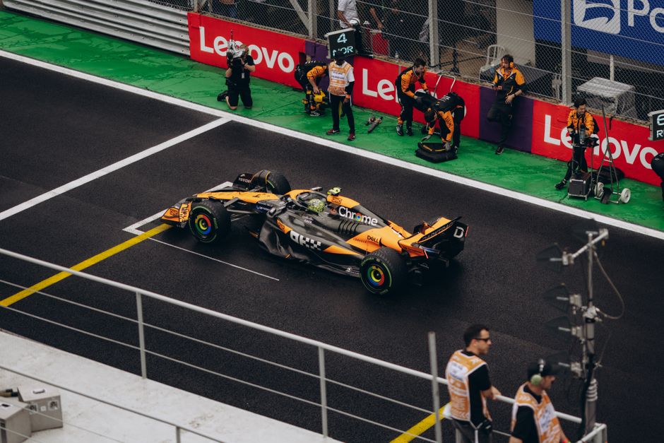 Lando Norris McLaren car pit stop error Barcelona