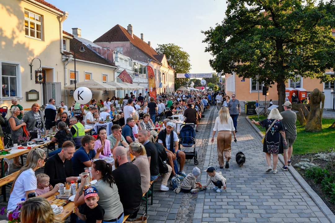 Peć main square evening cafes