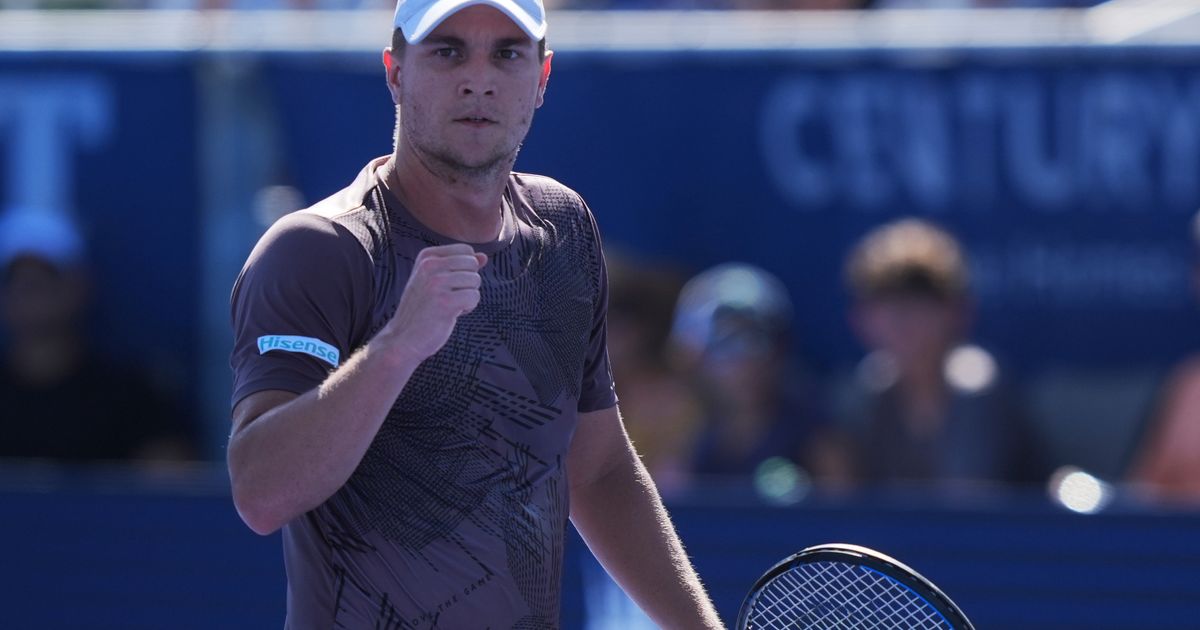 Kecmanović Advances in Valencia Open: Mission to Return to Top 50 Afoot