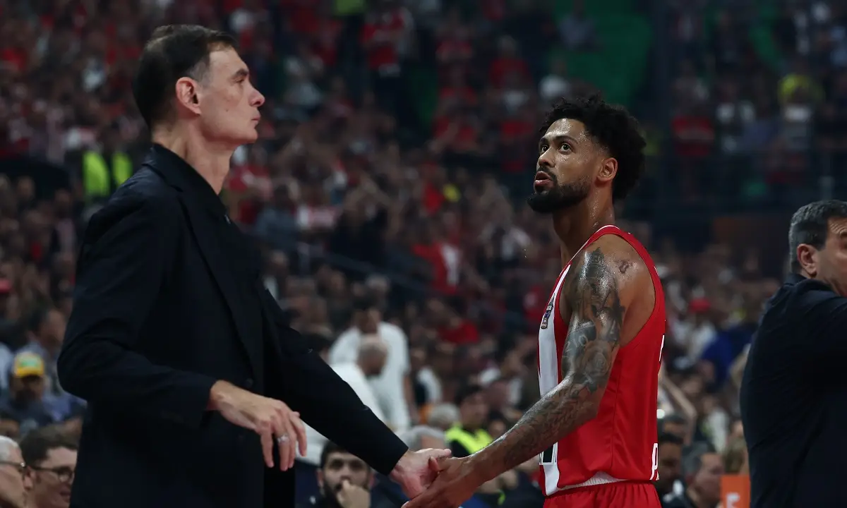 Olympiacos - Fenerbahce 33-24 (1st Half): Fenerbahce's Early Struggles and Olympiacos' Defensive Dominance