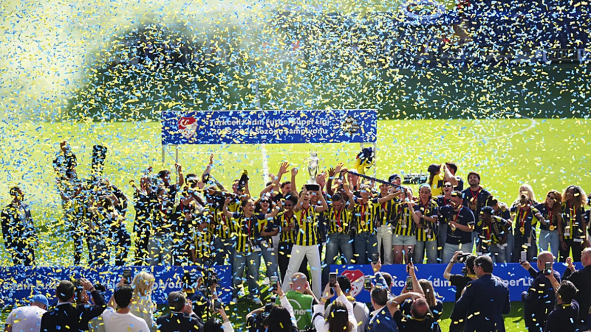 Fenerbahçe arsaVev Lifts Championship Cup After Historic Season