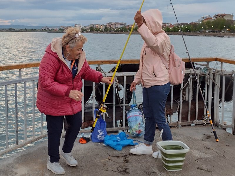 Anglers Flock to Pomorie for Rich Safri Catch (Photos, Video)