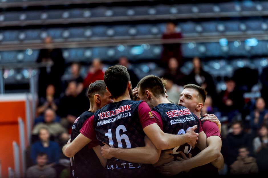 Belgium men's volleyball team celebrating victory VNL