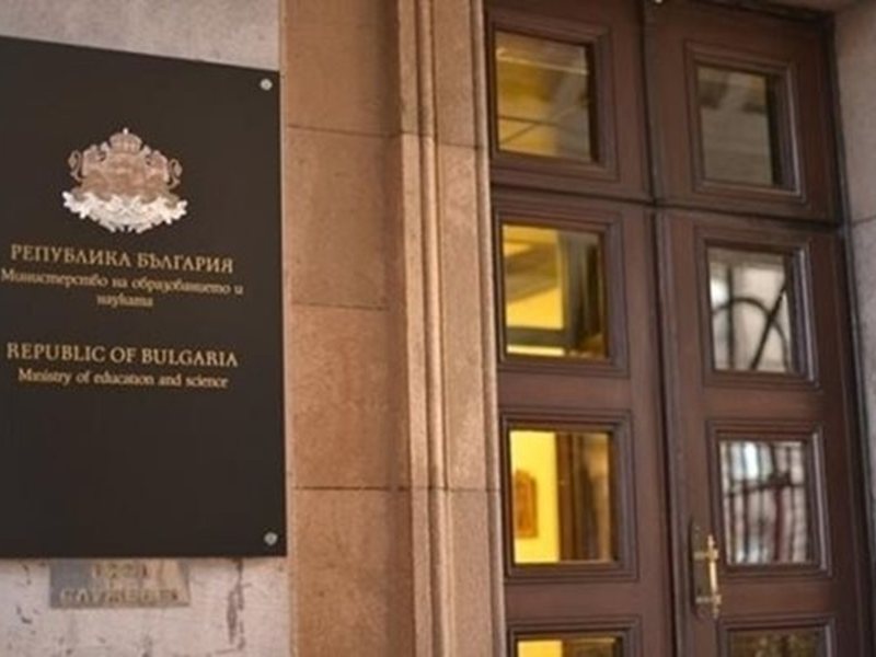Гласове от академичната общност: Най-опасен е грешният модел в образованието