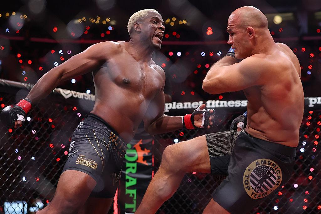 Former UFC Champion Despaigne Knocks Out Dos Santos