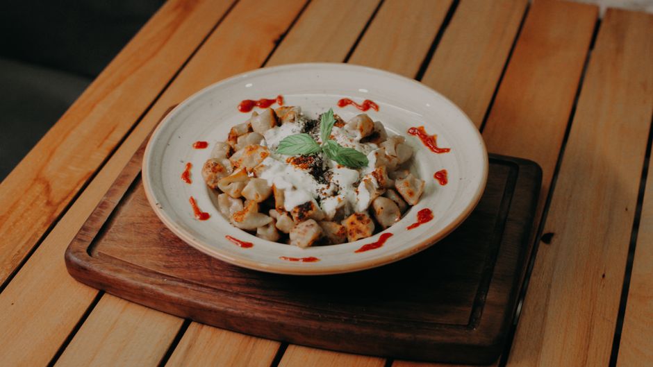 Edirne kebap Turkey plate spicy meatballs bulgur yogurt