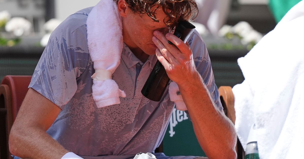 Sinnet's Collapse: The Heart-Stopping Upset at Roland Garros