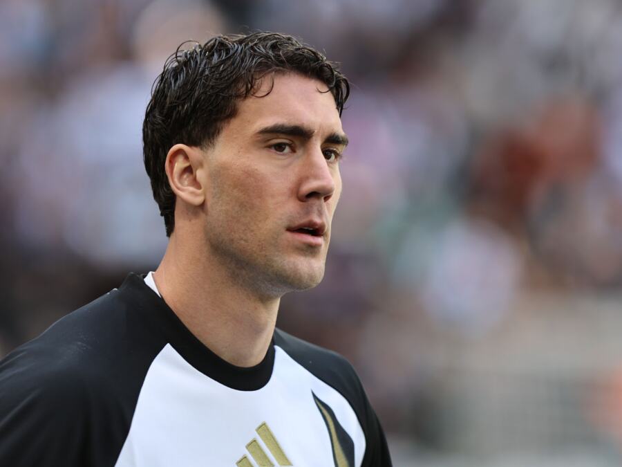Juventus Stand Firm: Vlahović Stays Despite Financial Firestorm