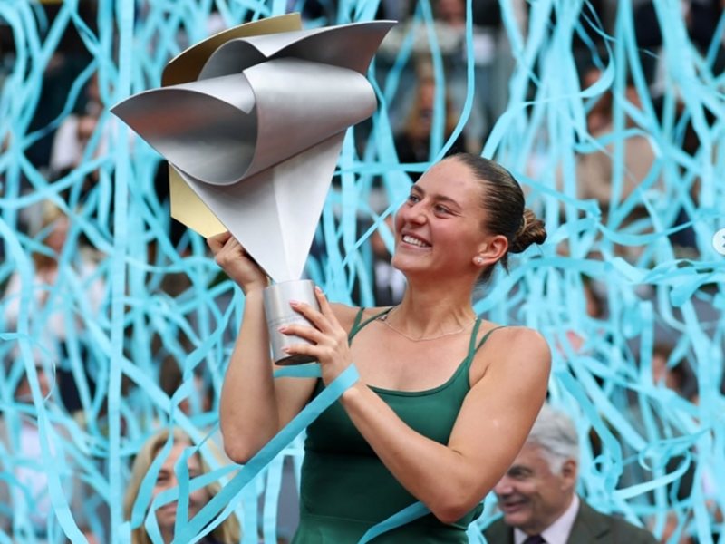 Ukrainian Star Secures First Major Tennis Title After Defeating Russian Opponent in Madrid