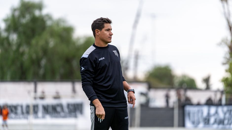 CFR Cluj Appoints Former Player as New Head Coach Amidst Liga 1 Turmoil