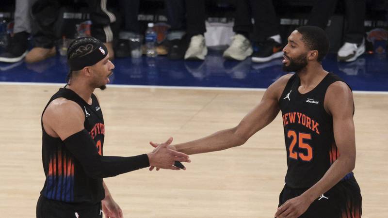 Knicks Take 2-0 Lead Over Cavaliers, Spurs Struggle Without Key Stars