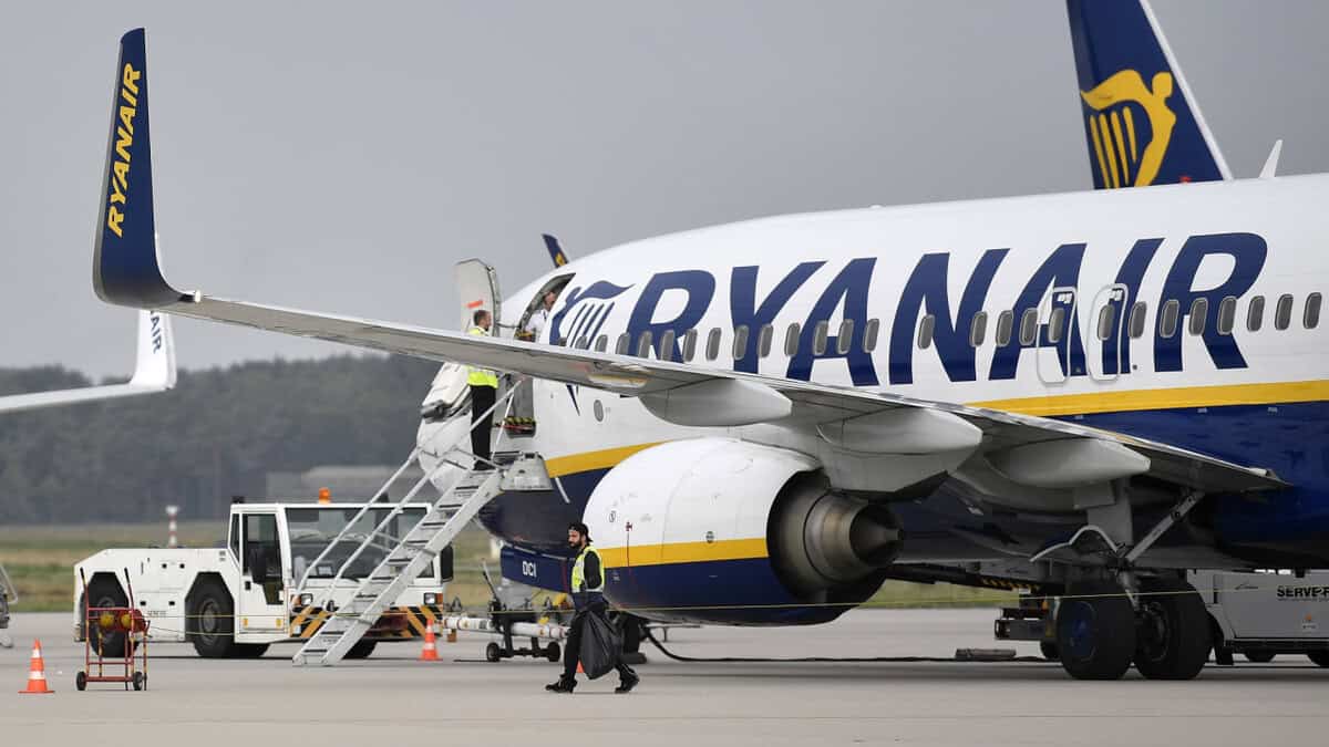 Ryanair to Close Thessaloniki Base in October, Raising Concerns for Tourism and Jobs