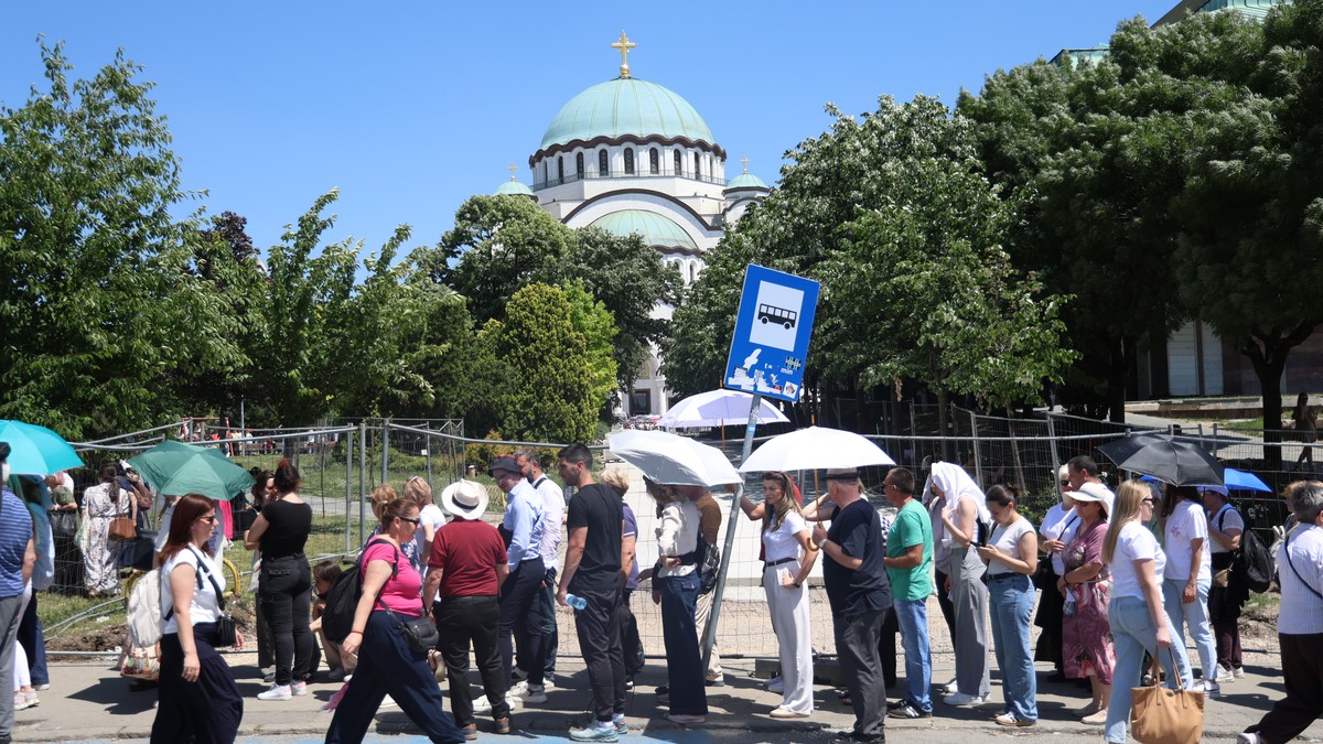 Half a Million Flock to Belgrade as Patriarch Porfirije Visits Queue for Holy Belt