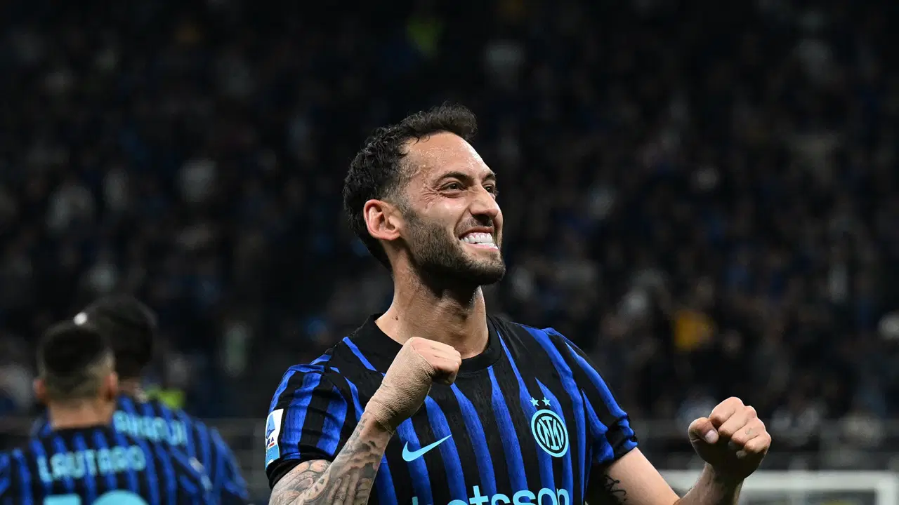 Italian Legend Vieri Praises Çalhanoğlu: "He's in the World's Top Five Midfielders"