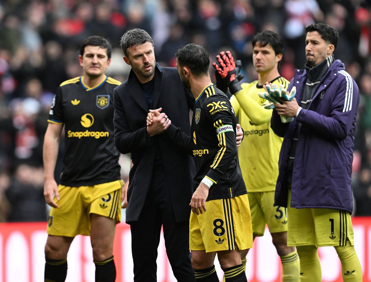Manchester United's "Jupâni" Make Decision on Michael Carrick - Premier League