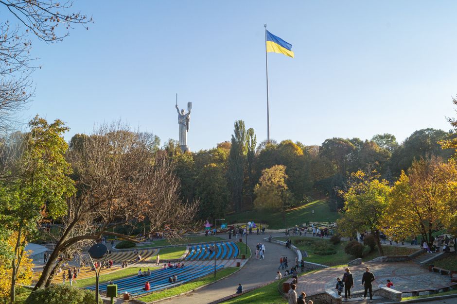 Ukrainian flag waving in Kyiv city center
