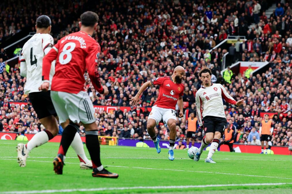 Manchester United's Second Goal Against Nottingham Forest Should Have Been Disallowed