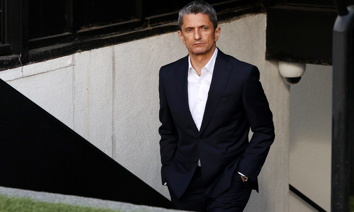 Beşiktaş Targets Romanian Coach Luceșcu with €4M Offer