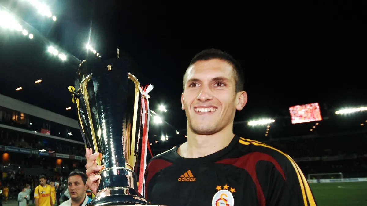 Bouzid Urges Bensebaini: Join Galatasaray Now!