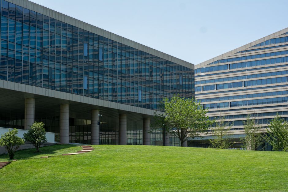 Meta headquarters menlo park california exterior