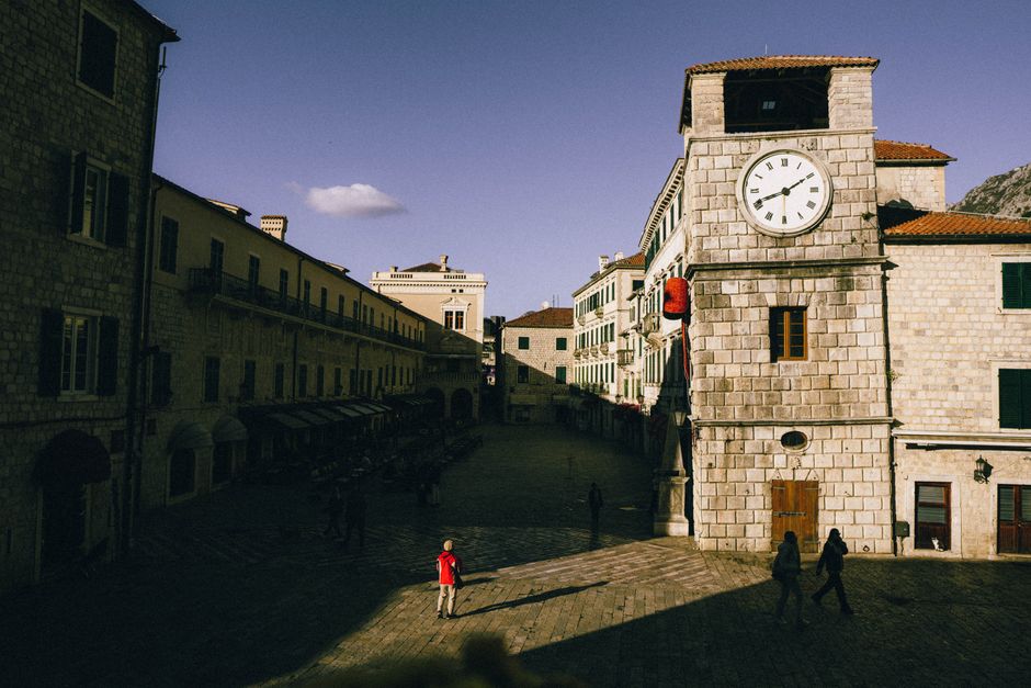Stradun Kotor pedestrian street bars nightlife