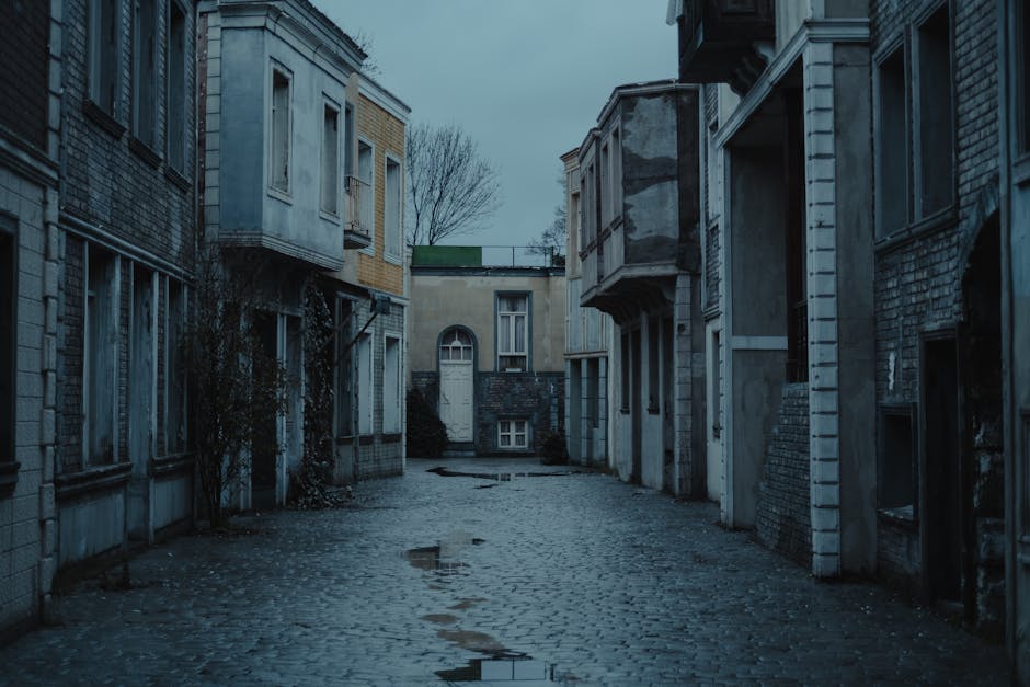 Plovdiv Neboisar district narrow alley stone houses courtyard