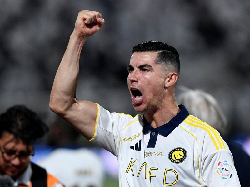 Ronaldo Scores Career Goal 971
