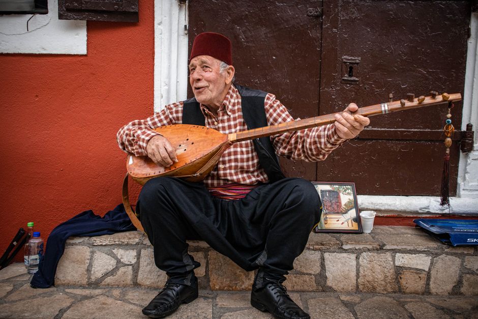 Tea House Prizren live music accordion traditional Balkan
