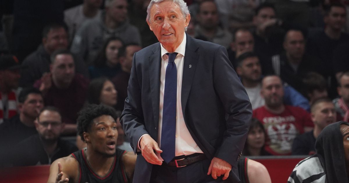 Bayern Munich Dominates Trier in Bundesliga Playoff