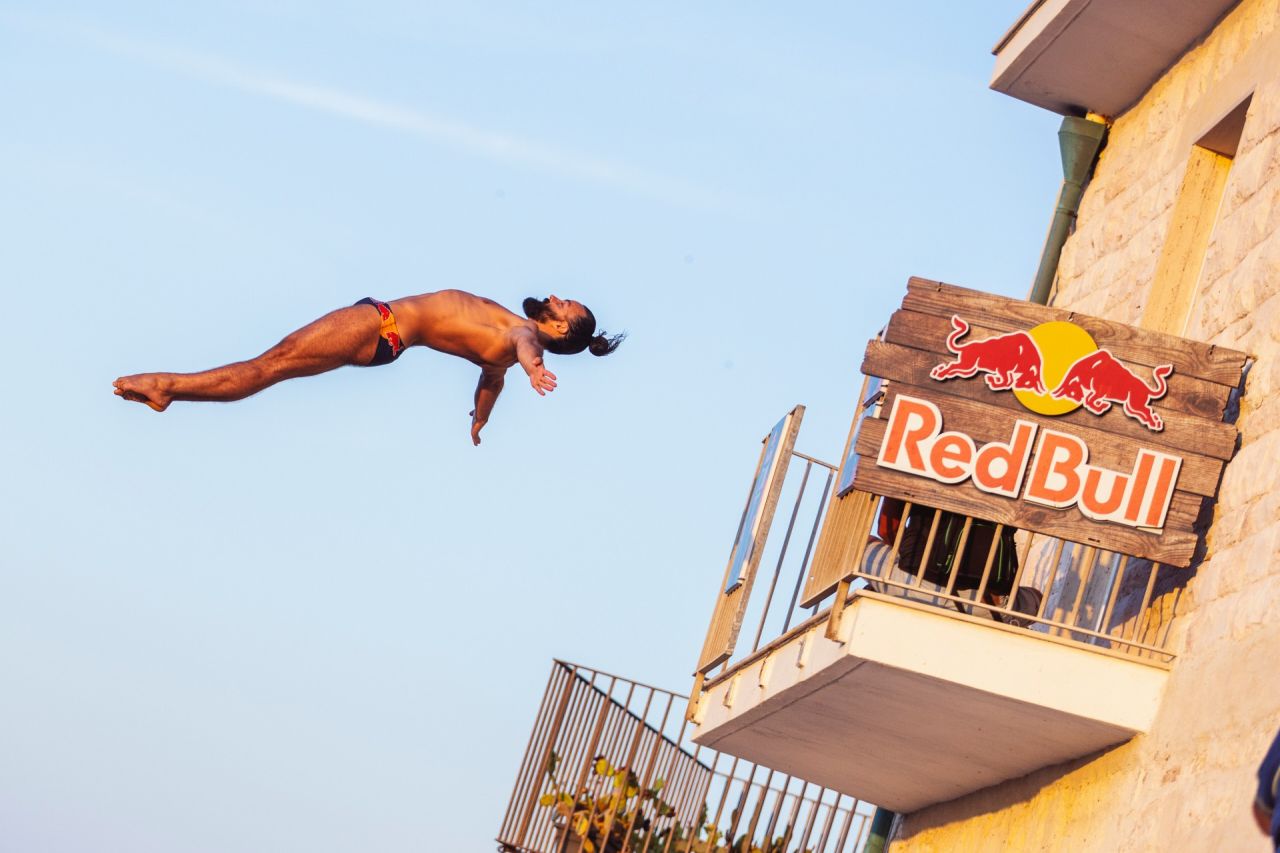 Romanian Cătălin Preda Claims Gold in First Round of High Diving World Cup