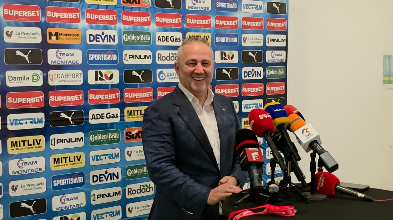 Mihai Rotaru Celebrates Universitatea Craiova's Romanian Title