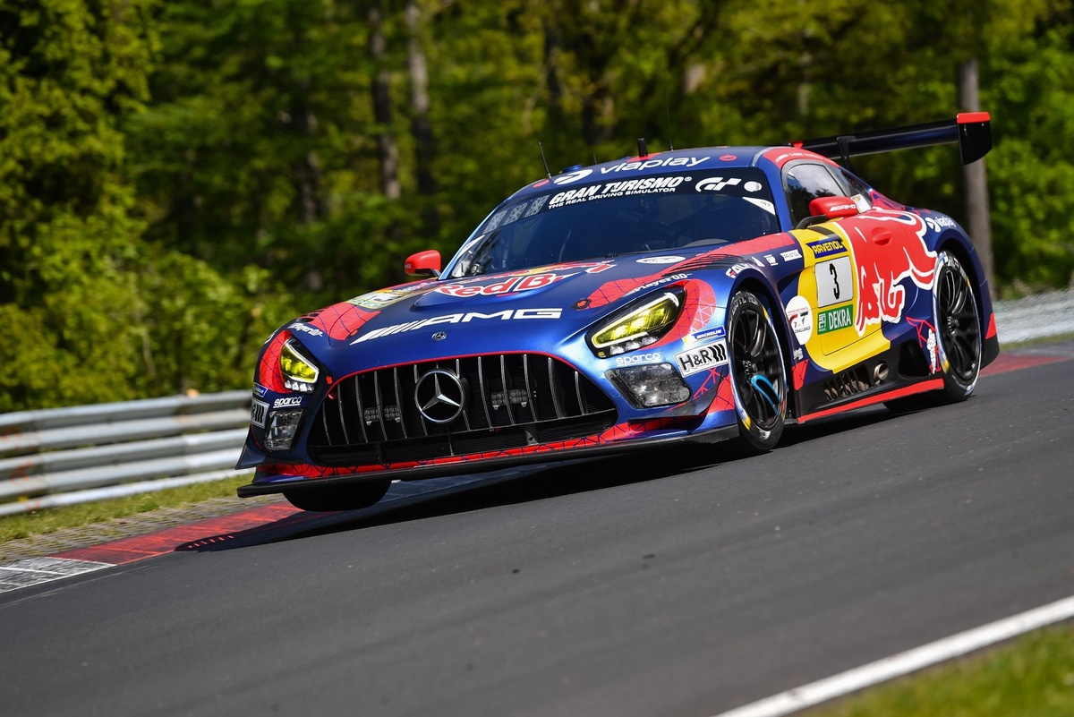 Verstappen's Team Leads at Nurburgring 24 Hours