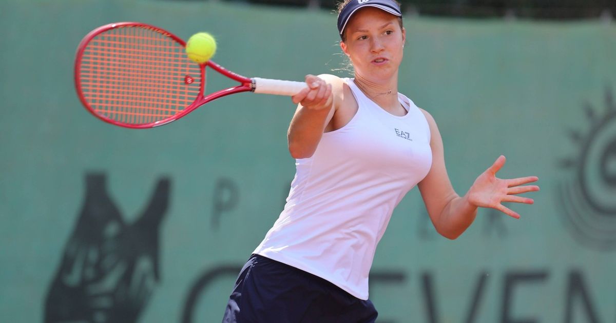 Okshibrueva's French Open Junior Crown & Czech Switch