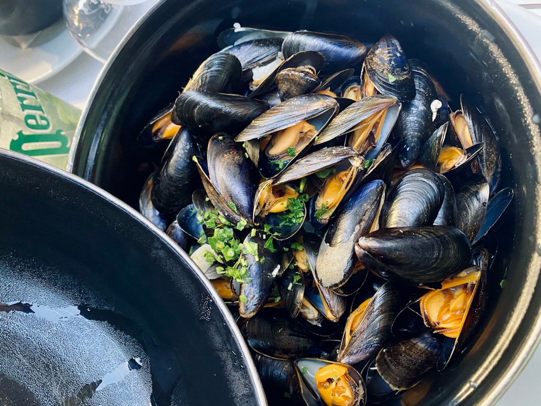 Midii la Conacul Constanta creamy mussels tomato sauce