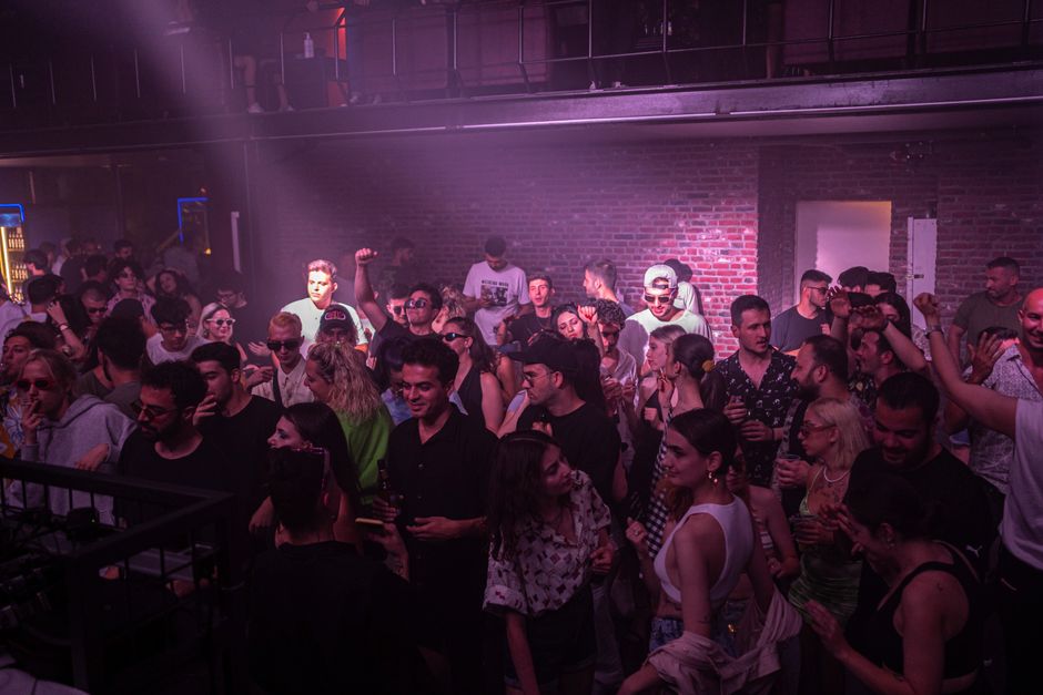 Club 10 Varna interior dance floor crowd