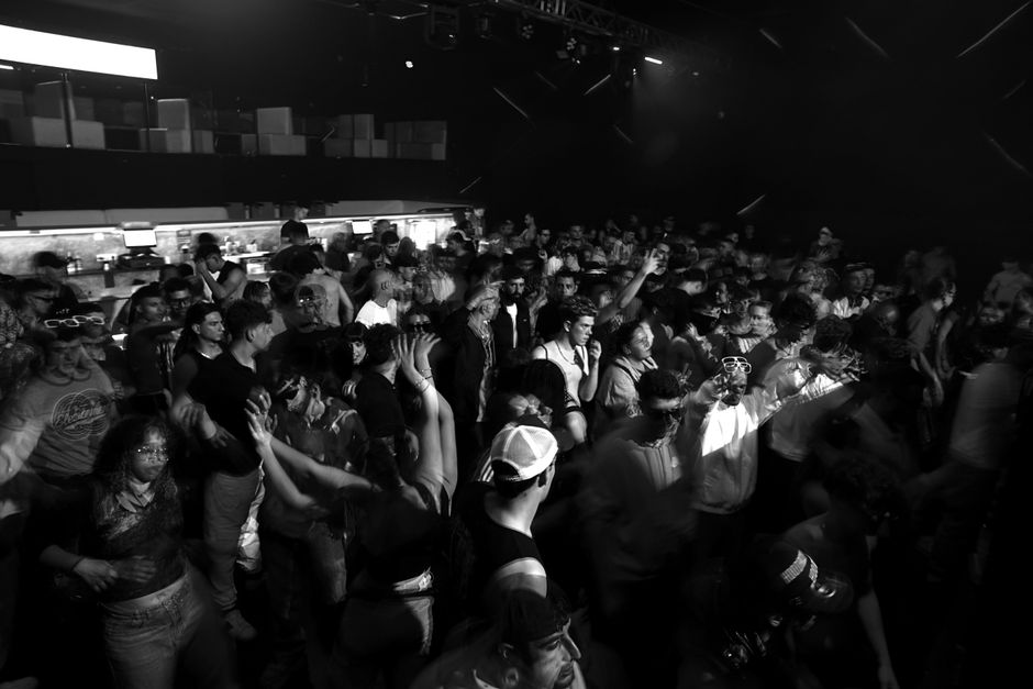 Prizren Club 1999 dance floor crowd