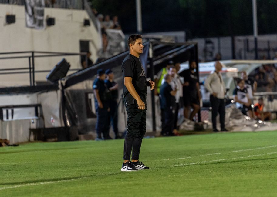 Nikola Katic coach Bosnia Herzegovina football team sideline