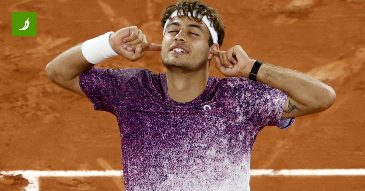 Cobolli Stuns Auger-Aliassime to Reach Roland Garros Semis