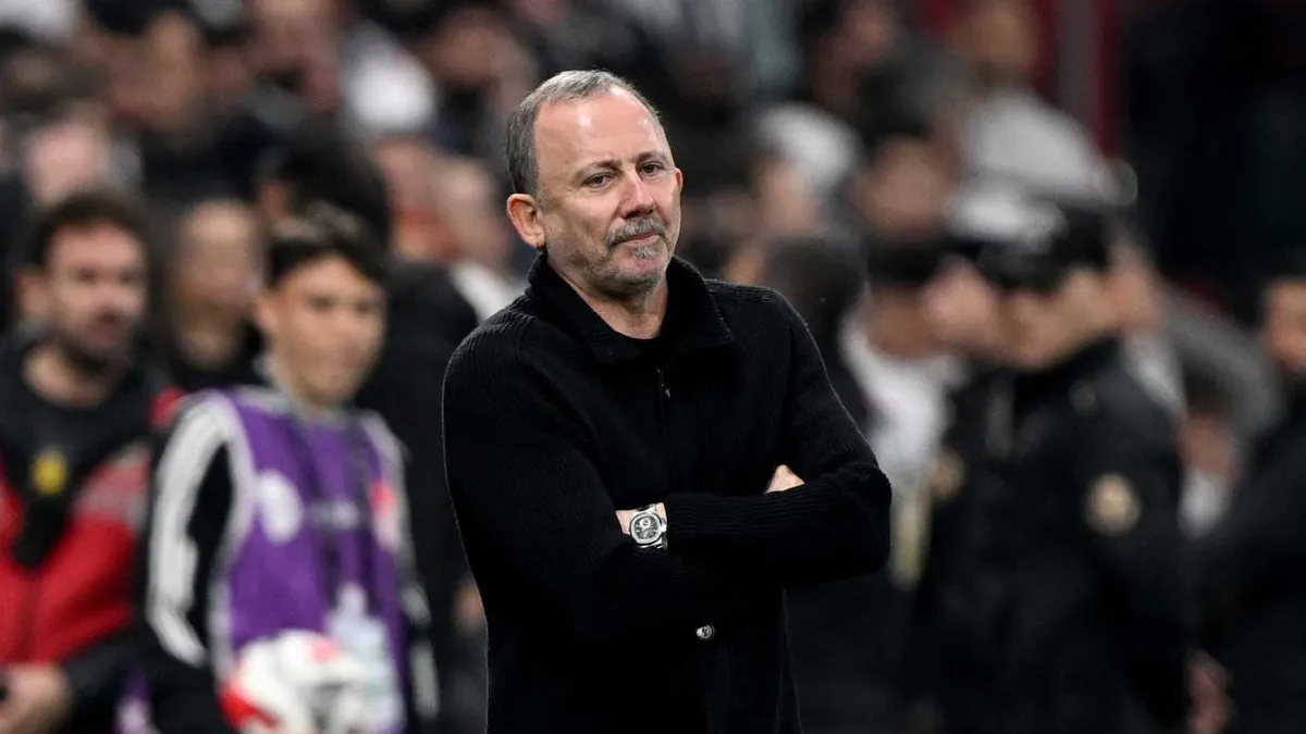Beşiktaş Faces Crisis as Yalçın's Future Uncertain