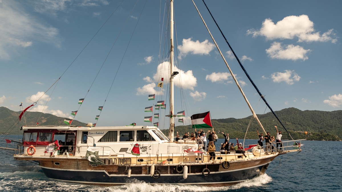 Israeli Forces Intercept Gaza Aid Flotilla: 10 Vessels Continue to Gaza